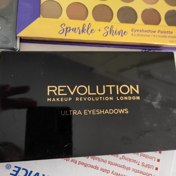 4 Pack Of Eyeshadows.Revolution, Ultra Eyeshadows Palette, Soph X Edition, bebe - Picture 5 of 9